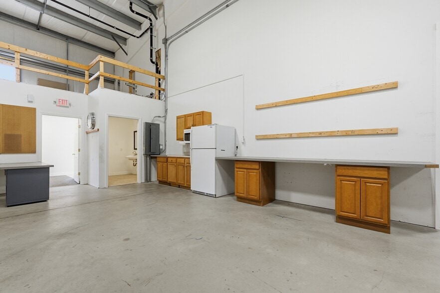 More Photos Of 9 Whalley Way, Southwick Warehouse For Lease