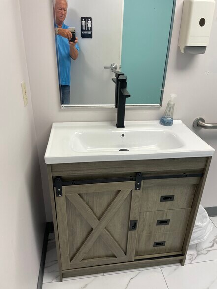 More Photos Of 325 Gambrills Rd, Gambrills Office For Sale