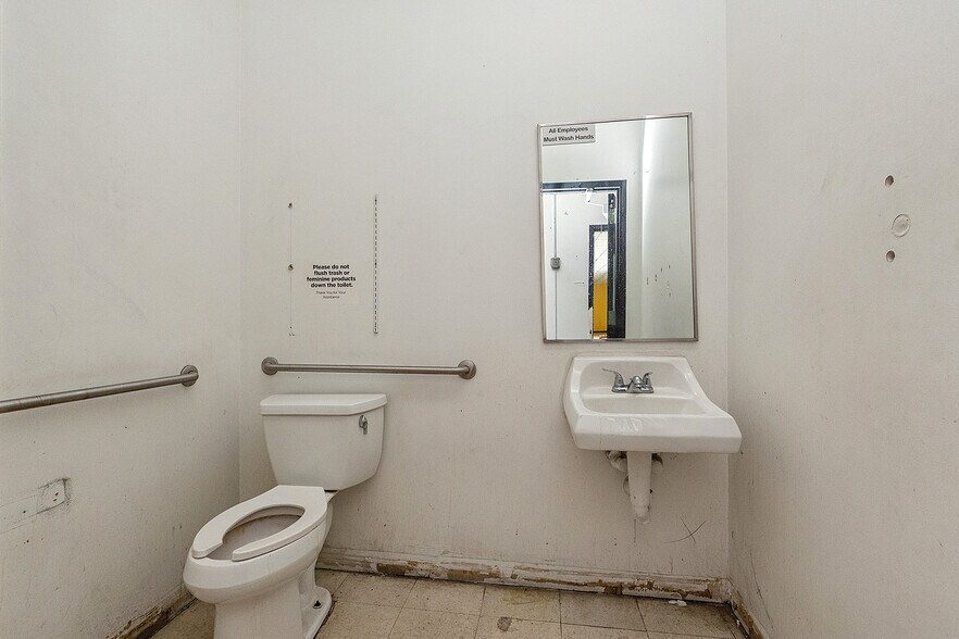 More Photos Of 2535 Garfield St, Gary Freestanding For Sale