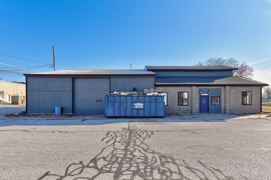 More Photos Of 250 Broad St, Greenwood Showroom For Sale