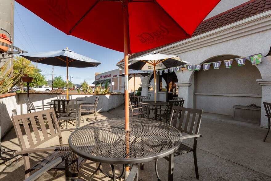 More Photos Of 1347 NE Stephens St, Roseburg Restaurant For Sale
