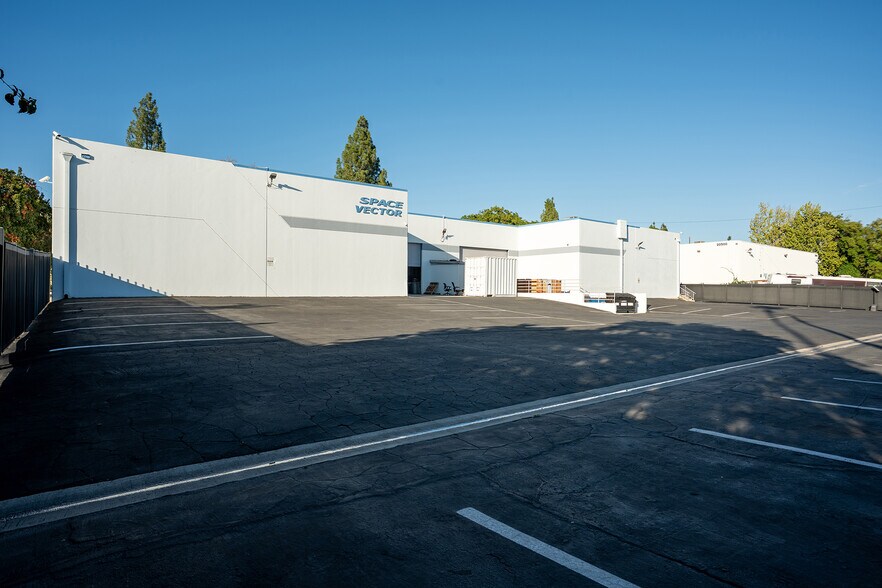 More Photos Of 20520 Nordhoff St, Chatsworth Industrial For Sale