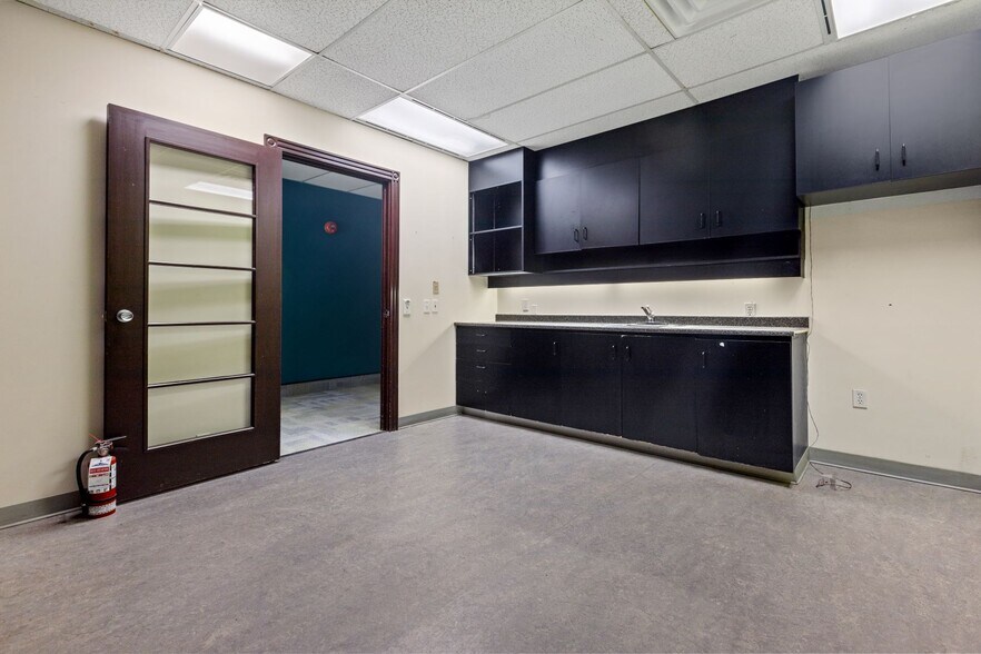 More Photos Of 222 Somerset St W, Ottawa Office For Sale