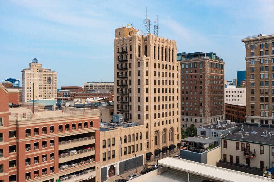 More Photos Of 77 Monroe Center St NW, Grand Rapids Medical For Lease