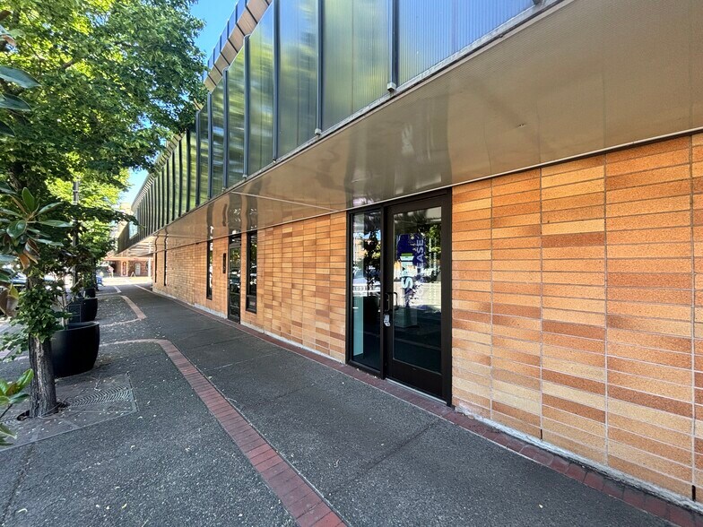 More Photos Of 544 Ferry St SE, Salem Office For Lease