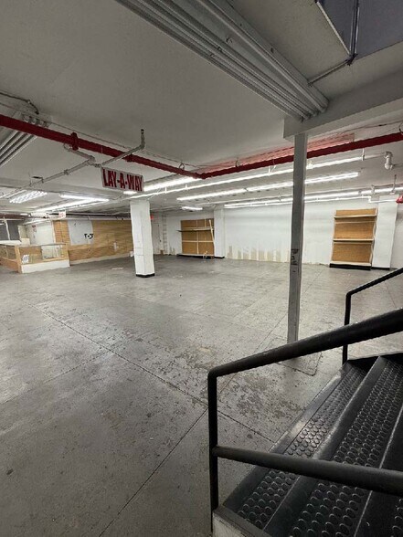 More Photos Of 306 E Fordham Rd, Bronx Convenience Store For Lease