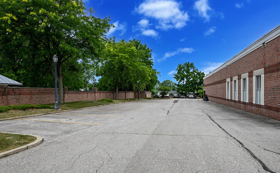 More Photos Of 207 N Court St, Medina Freestanding For Lease