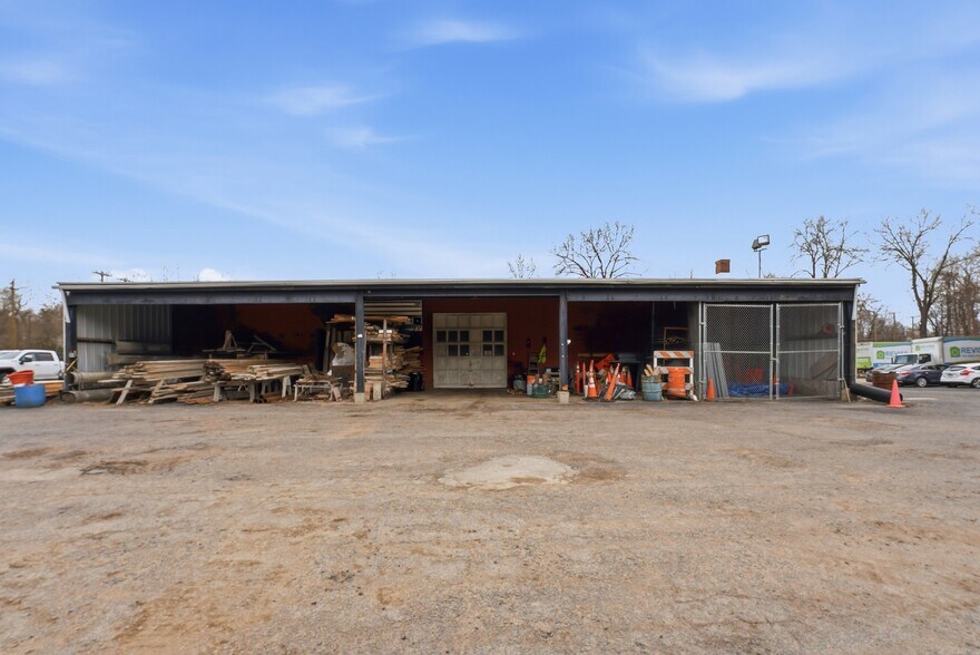 More Photos Of 131 Texas Rd, Northampton Light Manufacturing For Sale
