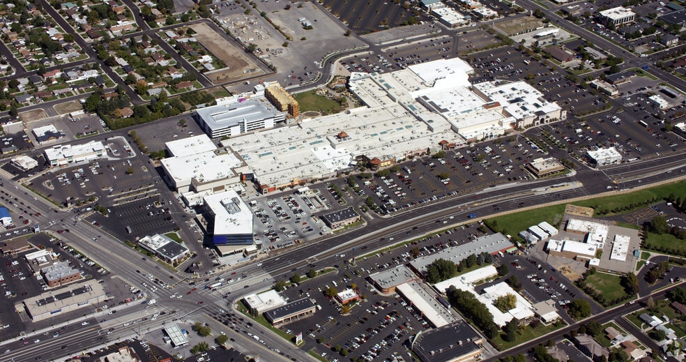 More Photos Of 575 E University Pky, Orem General Retail For Lease