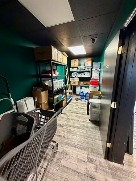 More Photos Of 709-721 Allendale Dr, Lexington Storefront Retail Office For Lease