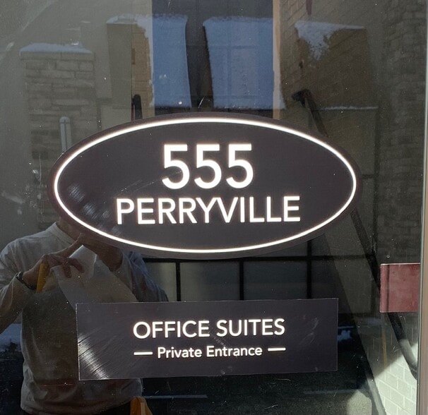 More Photos Of 555 S Perryville Rd, Rockford Office For Lease