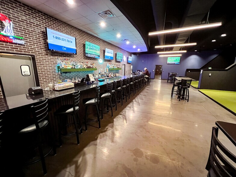 More Photos Of 6409 N Big Spring St, Midland Storefront For Sale