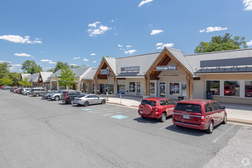 Primary Photo Of 7395-7397 Lee Hwy, Falls Church General Retail For Lease
