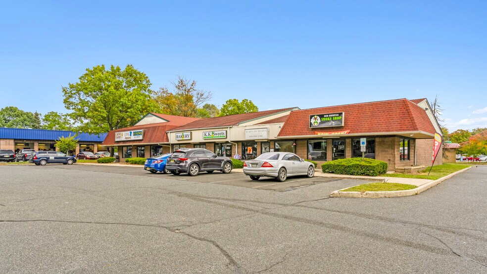 More Photos Of 3257 Quakerbridge Rd, Hamilton Freestanding For Lease