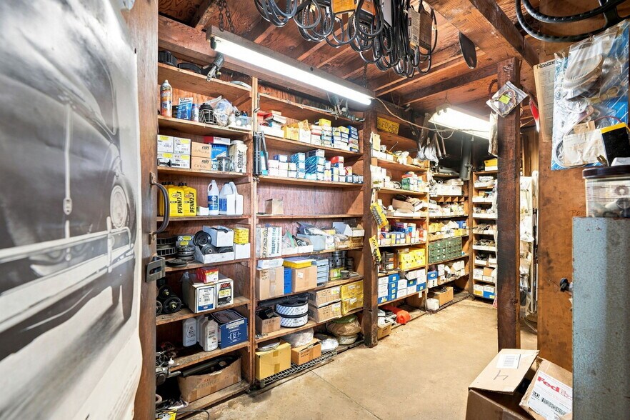 More Photos Of 119 Dewey St, Pacific Grove Auto Repair For Sale