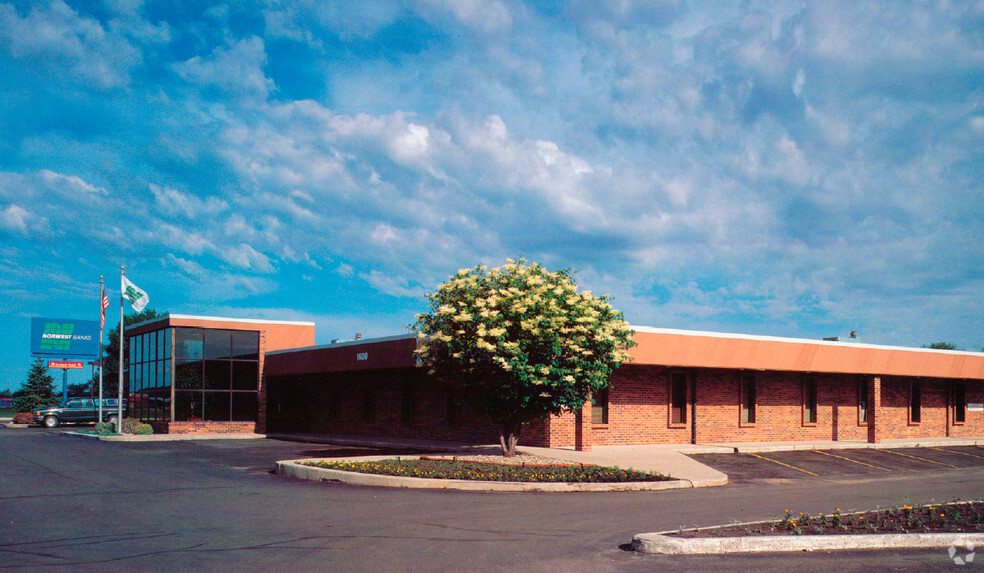 Primary Photo Of 1600 E Madison Ave, Mankato Office Residential For Lease