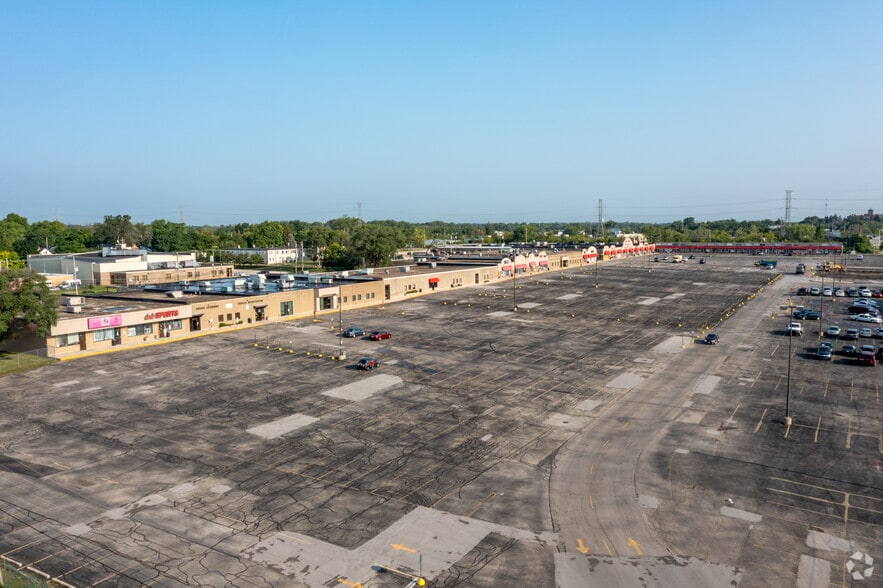 More Photos Of 6063-6245 N Teutonia Ave, Milwaukee Unknown For Lease