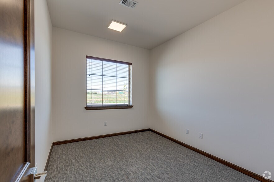 More Photos Of 1111 Magnolia Ct, Moore Unknown For Lease