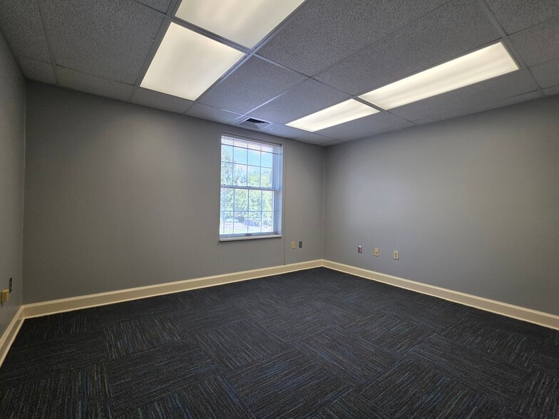 More Photos Of 2027 Broadway St, Cape Girardeau Office For Lease