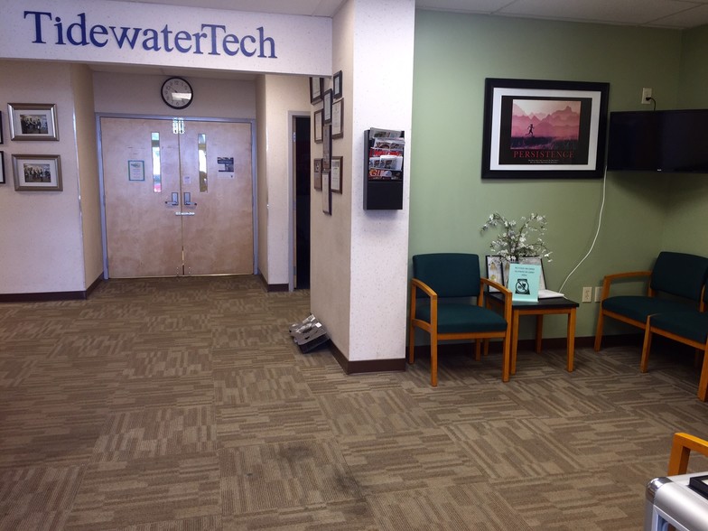 More Photos Of 5301 E Princess Anne Rd, Norfolk Flex For Lease