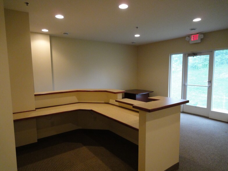 More Photos Of 16200-16204 Highway 7, Minnetonka Office For Lease