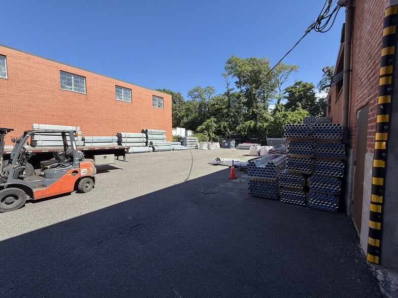 More Photos Of 270 Adams Blvd, Farmingdale Warehouse For Sale