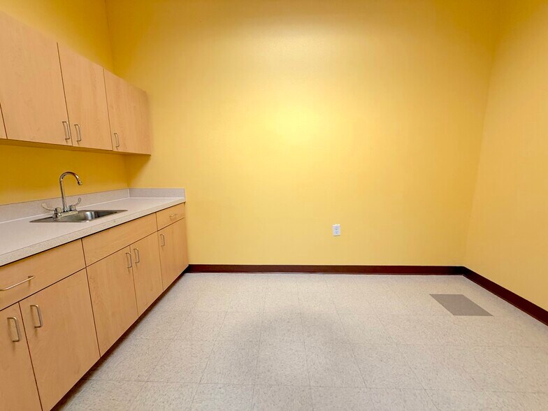 More Photos Of 1743 Park Center Dr, Orlando Medical For Lease