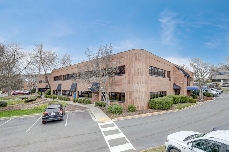 More Photos Of 10 Enterprise Blvd, Greenville Medical For Lease