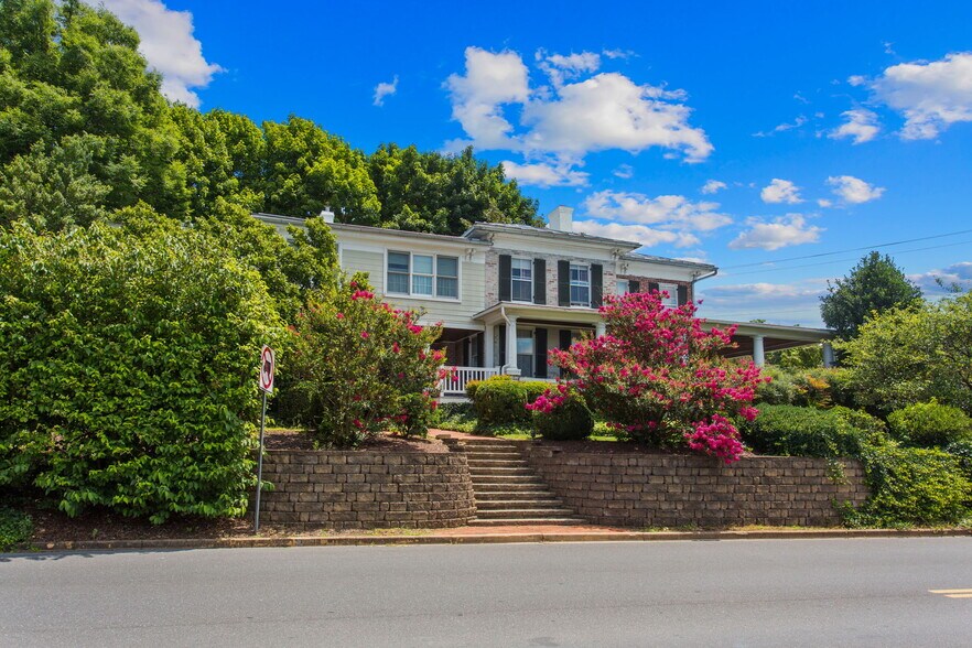 More Photos Of 510 E Market St, Harrisonburg General Retail For Sale