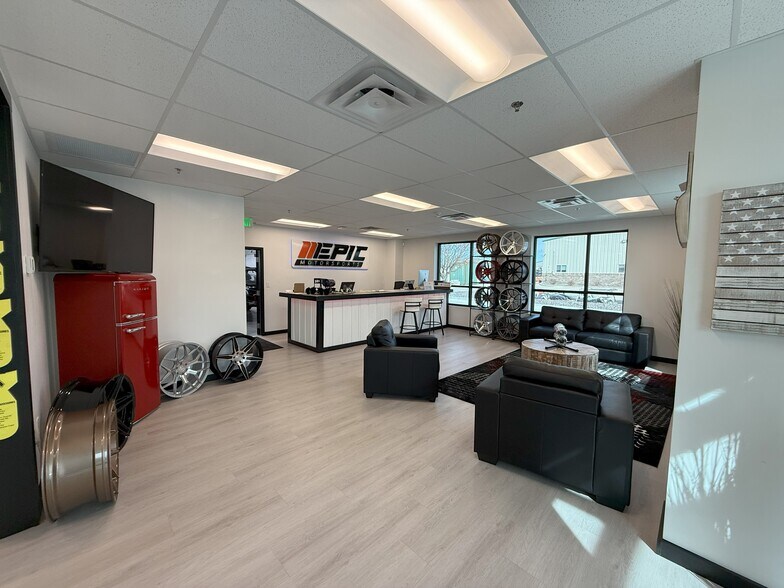 More Photos Of 9235 Eastman Park Dr, Windsor Light Manufacturing For Lease