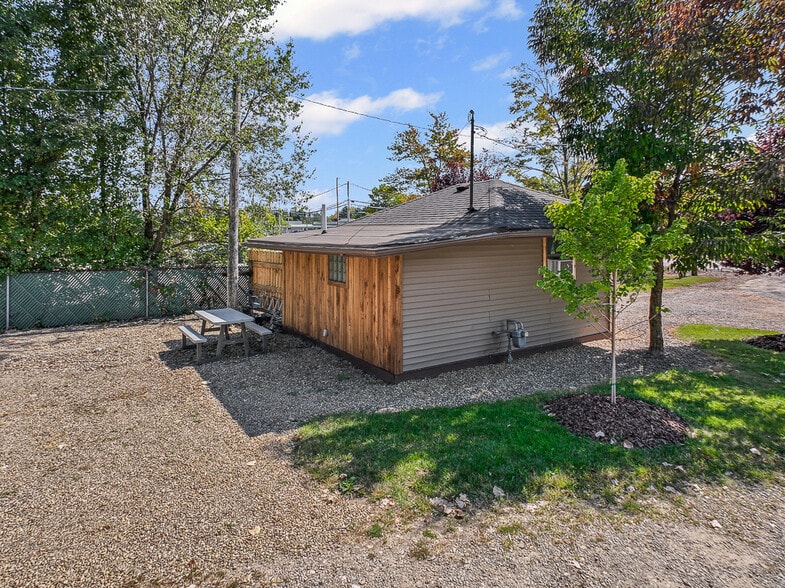 More Photos Of 4371 Hickory Ridge Ave, Brunswick Warehouse For Sale