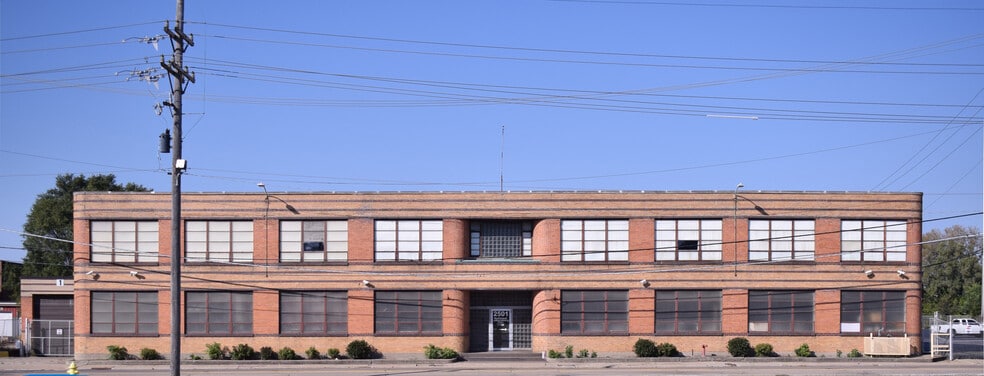 More Photos Of 2501 9th St, Rockford Warehouse For Sale