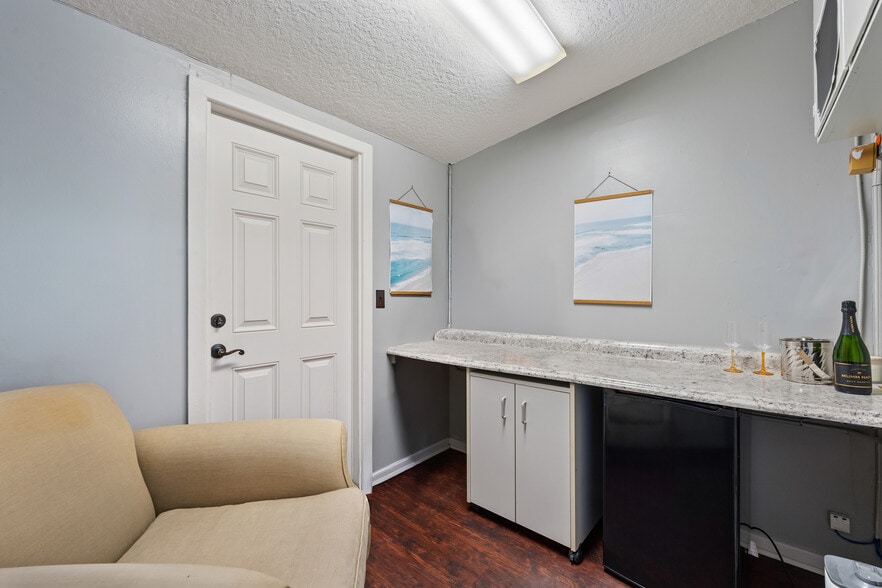 More Photos Of 1324 16th St, Vero Beach Office For Sale