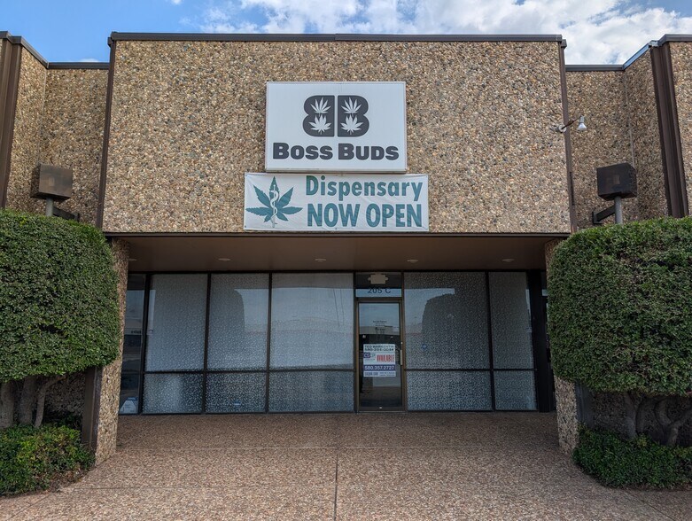 Primary Photo Of 203-207 SW C Ave, Lawton General Retail For Lease