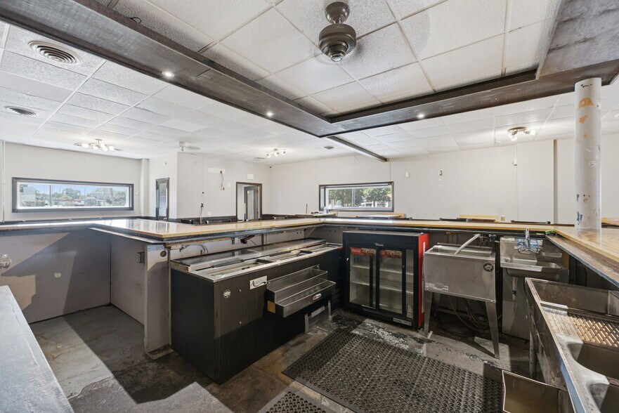 More Photos Of 2025 Hickory Grove Rd, Davenport Bar For Sale