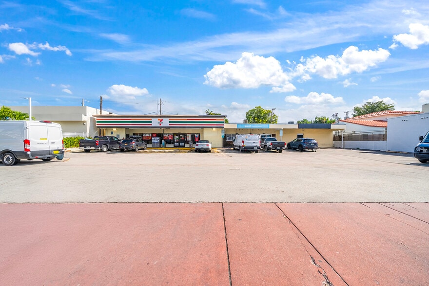 Primary Photo Of 1445 Alton Rd, Miami Beach General Retail For Lease
