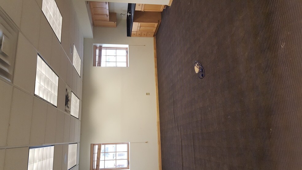 More Photos Of 3915 Hiawatha Ave, Minneapolis Light Distribution For Lease