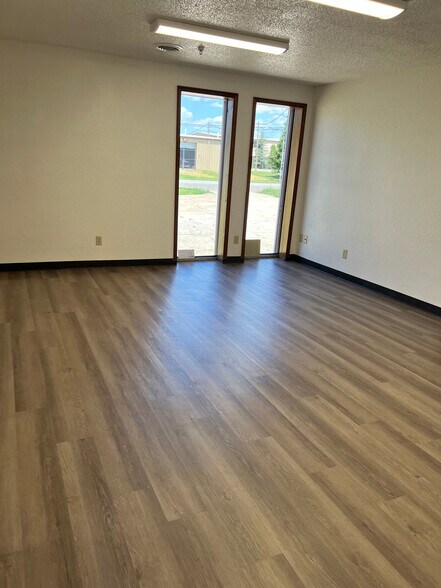 More Photos Of 6200 Melrose Ln, Oklahoma City Warehouse For Lease