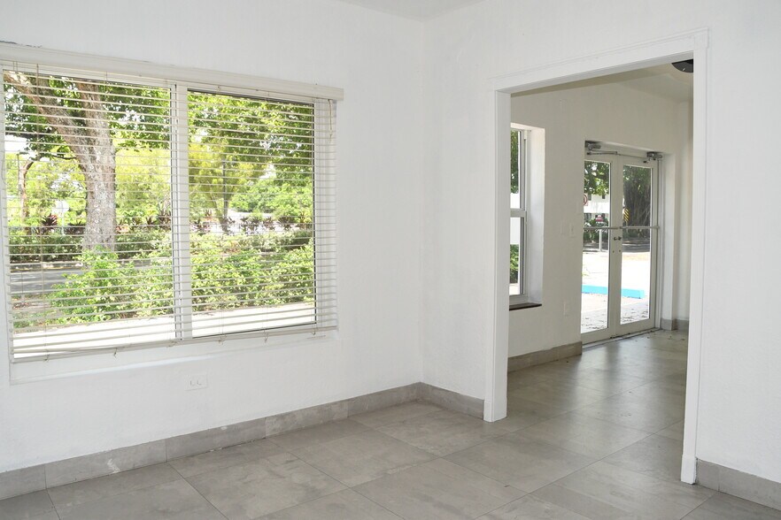 More Photos Of 1920 SW 22nd St, Miami Medical For Lease