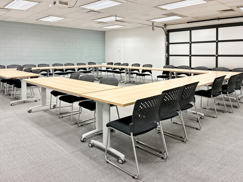 More Photos Of 325 Front St W, Toronto Coworking Space