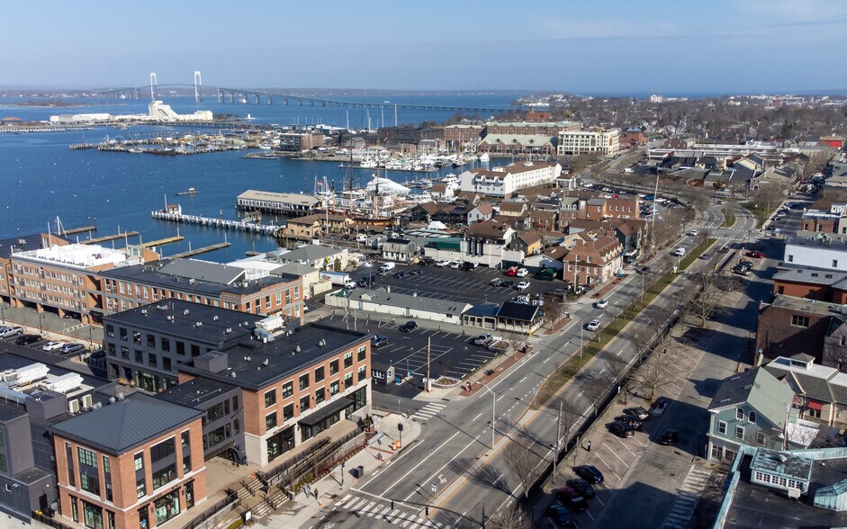 More Photos Of 302-306 Thames St, Newport Storefront Retail Office For Lease