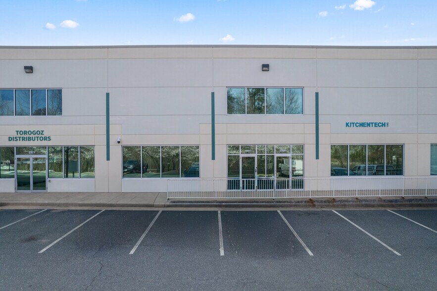 More Photos Of 17857-17889 Fraley Blvd, Dumfries Research And Development For Sale