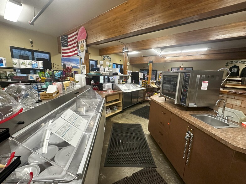 More Photos Of 7797 Silver Lake Rd, Maple Falls Service Station For Sale