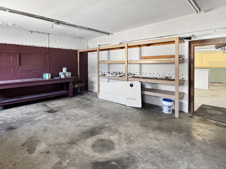 More Photos Of 129 E 5th St, Washington Showroom For Sale