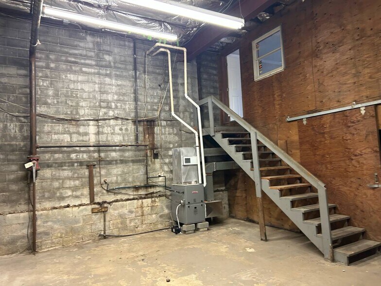 More Photos Of 22 Pershing Ave, Poughkeepsie Warehouse For Sale