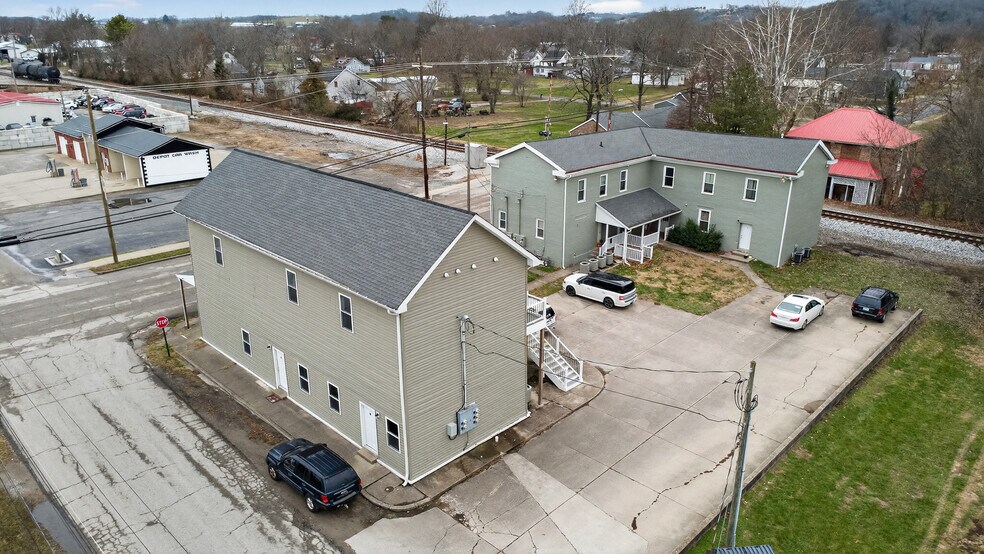 Primary Photo Of 502-611 W Shelby St, Falmouth Apartments For Sale