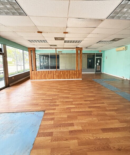More Photos Of 1018 N Miami Beach Blvd, North Miami Beach General Retail For Lease