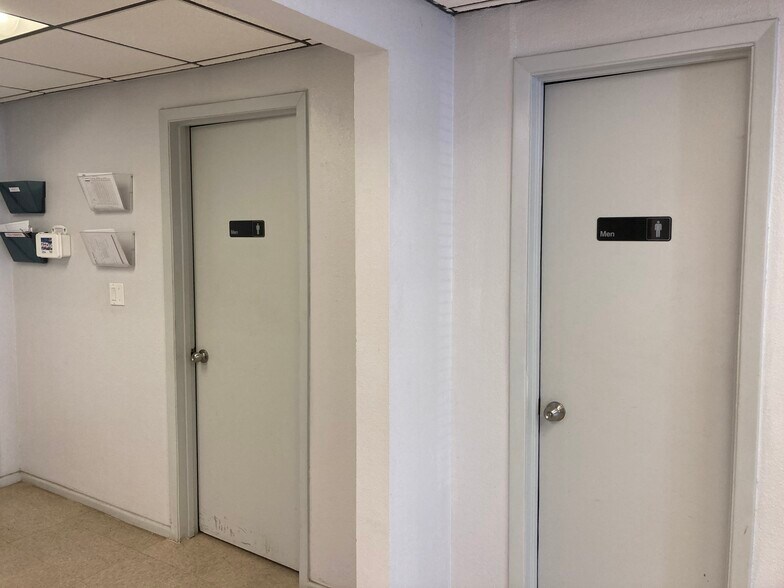 More Photos Of 4763 Broom St, San Antonio Warehouse For Lease