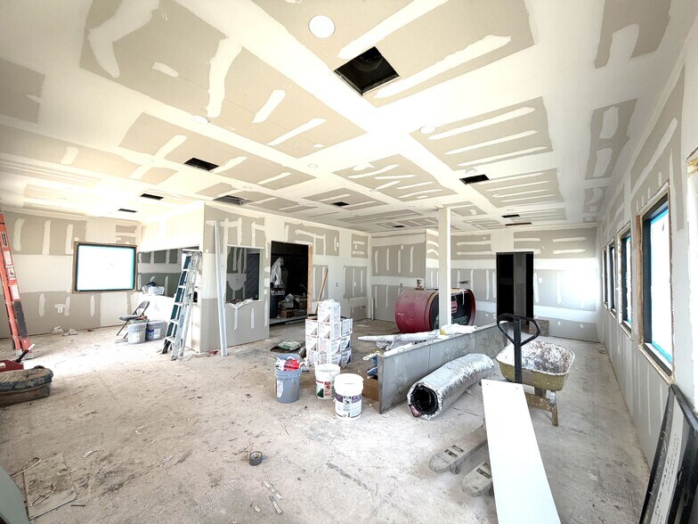 More Photos Of 900 N Broughton St, Sherman Restaurant For Sale