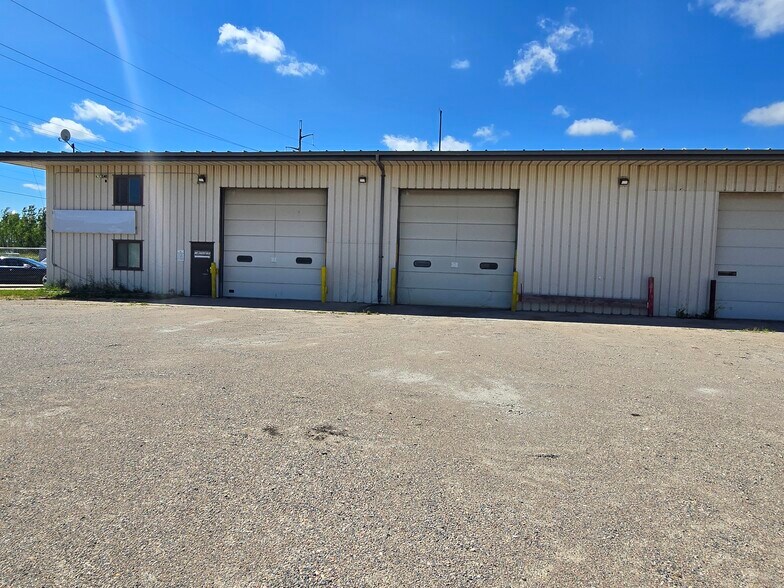 More Photos Of 2727 N 1st Ave, Fargo Warehouse For Sale
